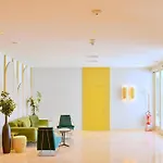 Lejlighed Stunning Flat With Terrace Overlooking The Sea