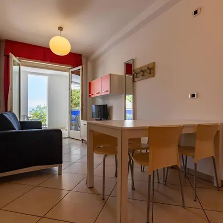 Apartment Stunning Flat With Terrace Overlooking The Sea